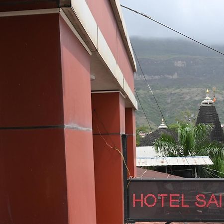 Hotel Sai Yatri Тримбак Екстериор снимка