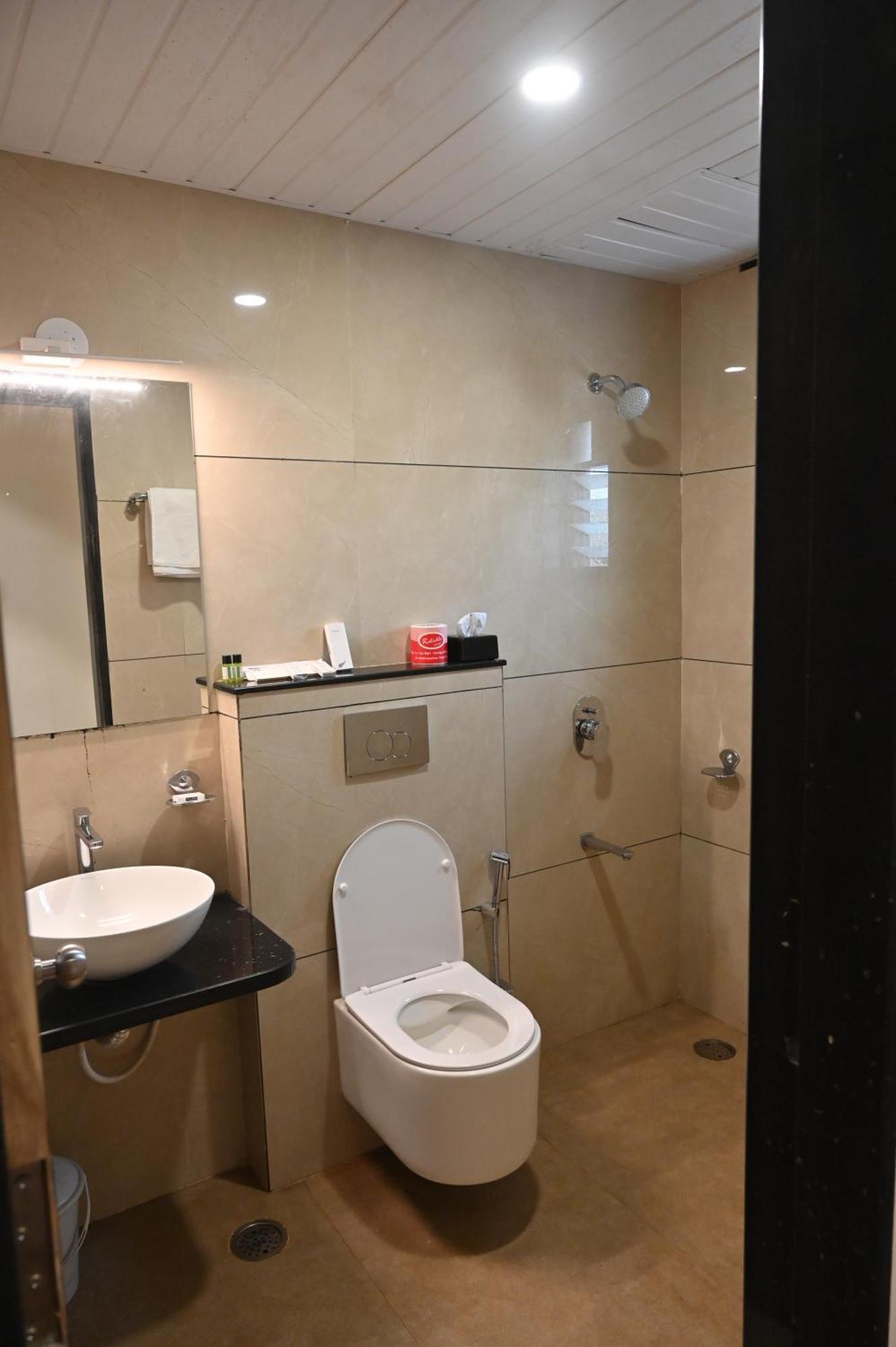 Hotel Sai Yatri Тримбак Екстериор снимка