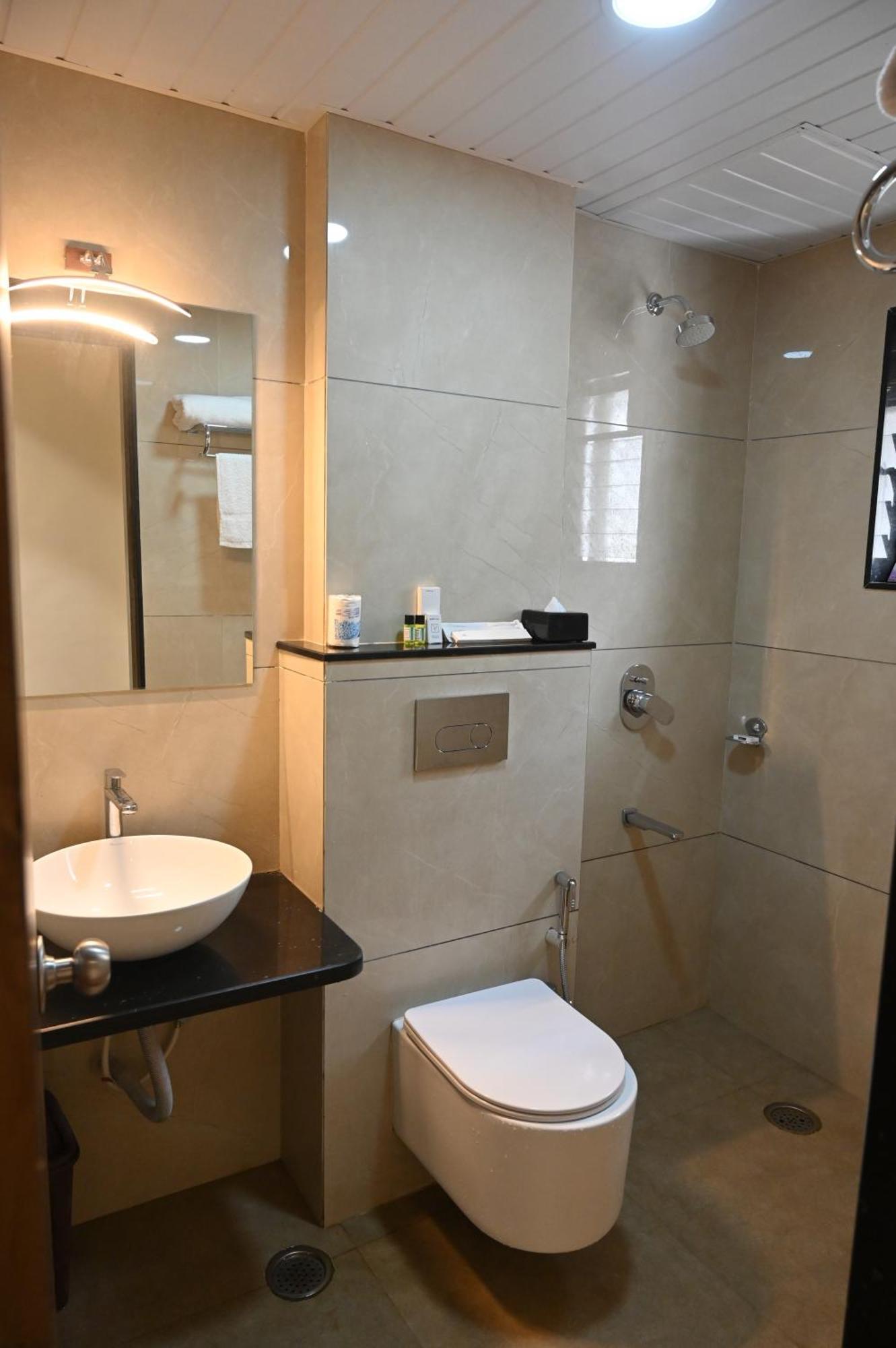 Hotel Sai Yatri Тримбак Екстериор снимка