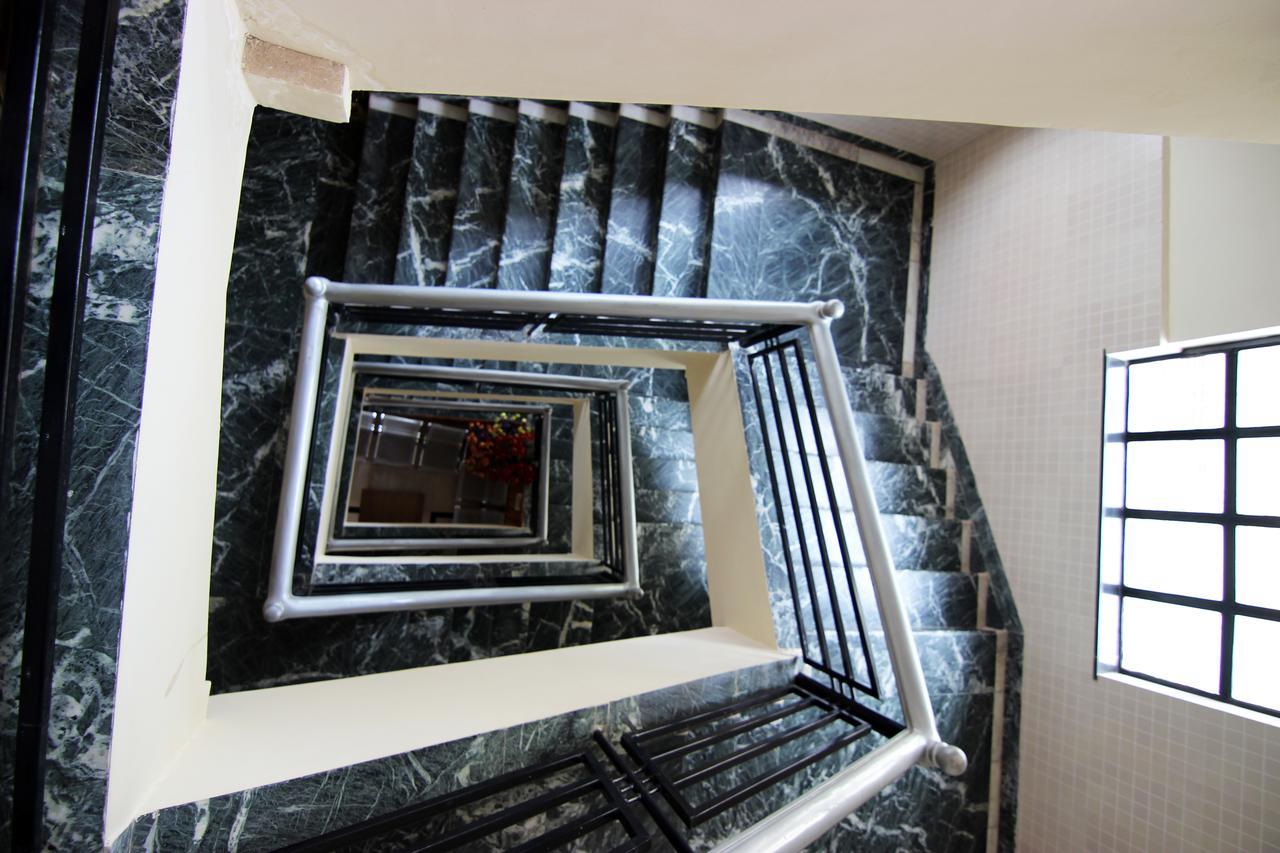 Hotel Sai Yatri Тримбак Екстериор снимка